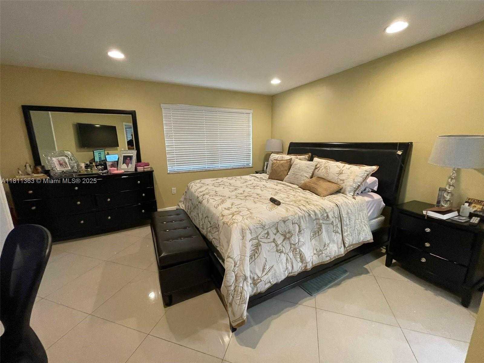 Small Image of 10245 NORTH WEST 9TH ST CIR #202-9, Miami Number 17