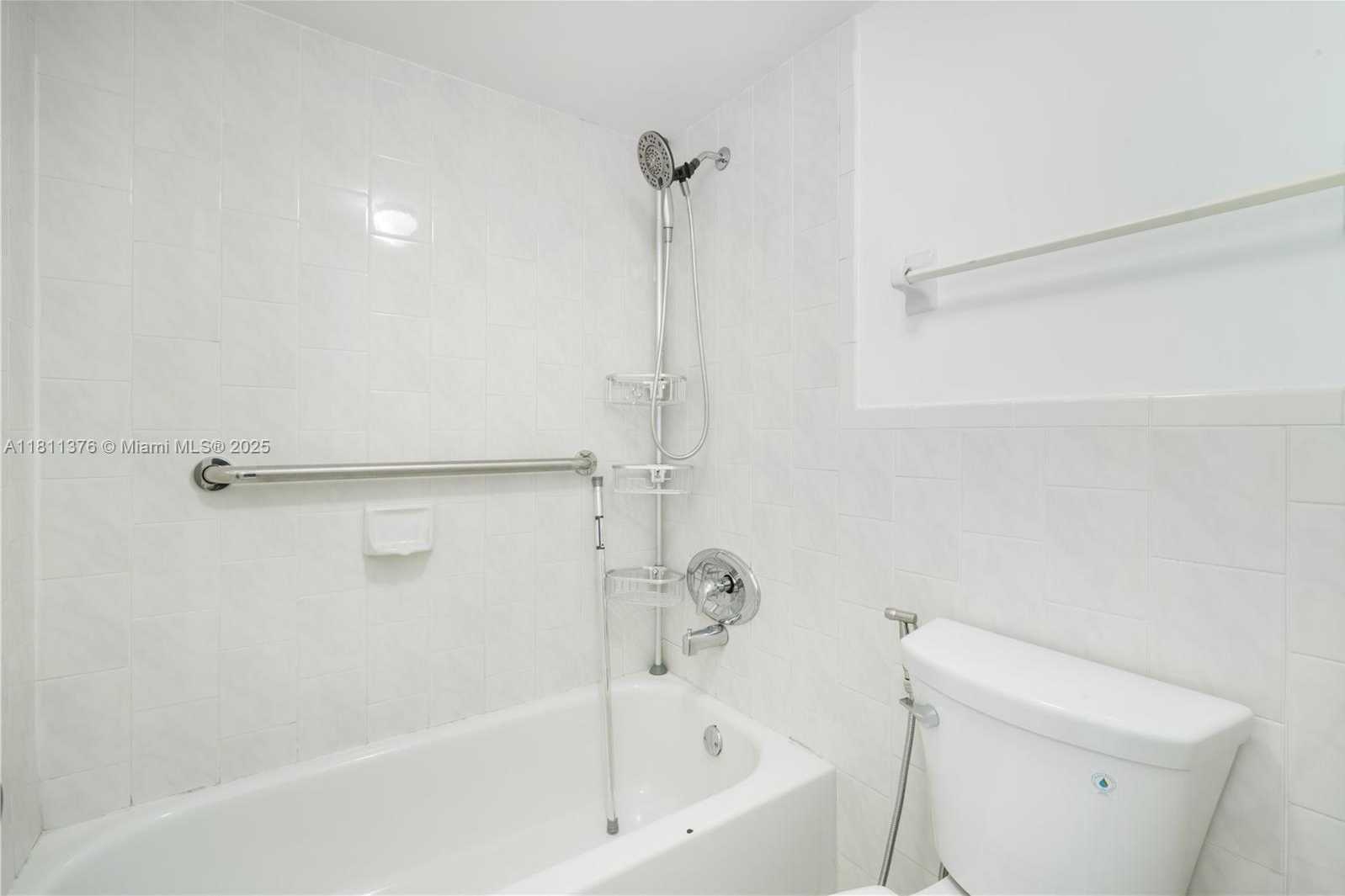 Small Image of 13707 KENDALE LAKES CIR #311, Miami Number 10