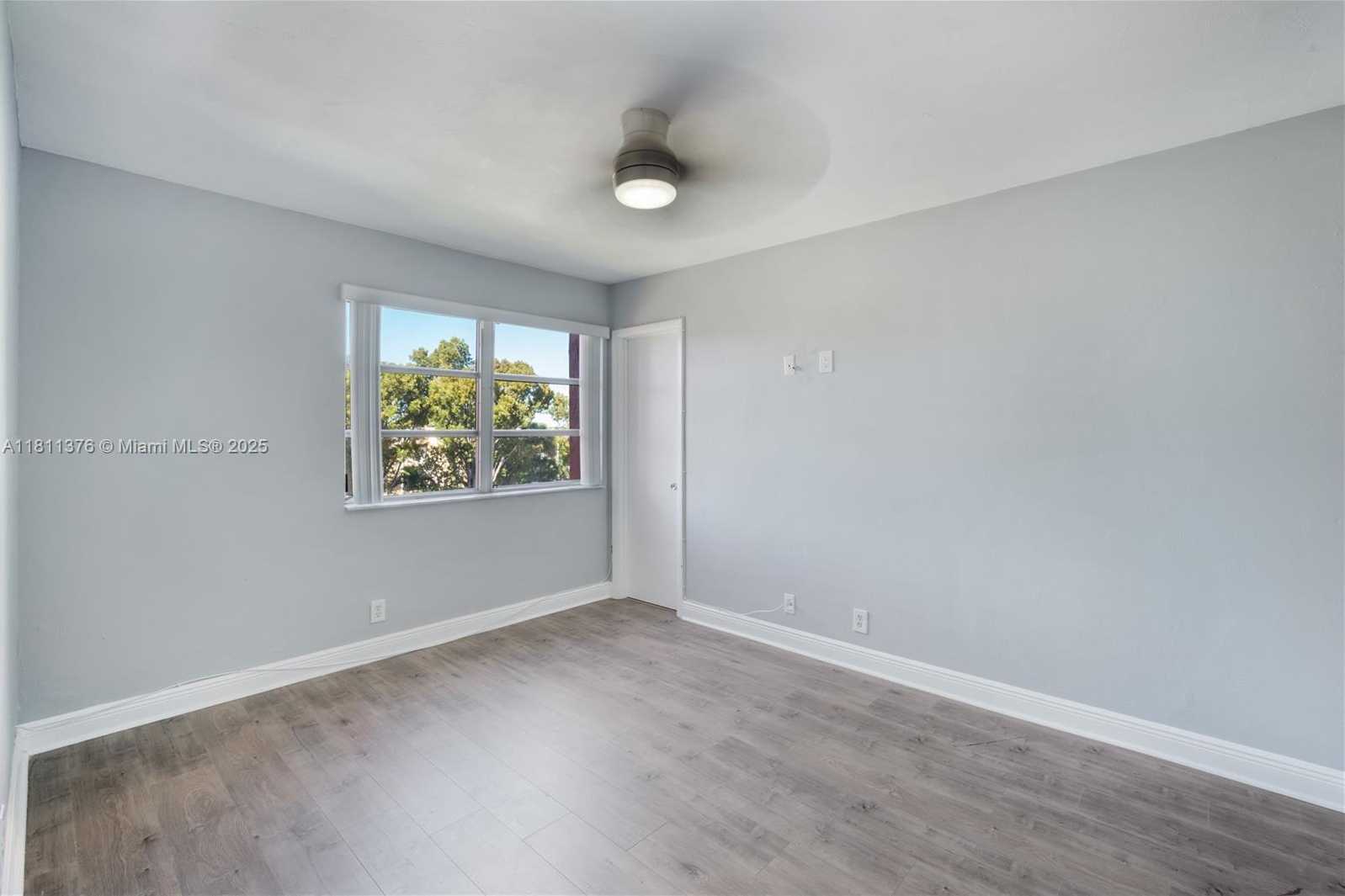 Small Image of 13707 KENDALE LAKES CIR #311, Miami Number 13