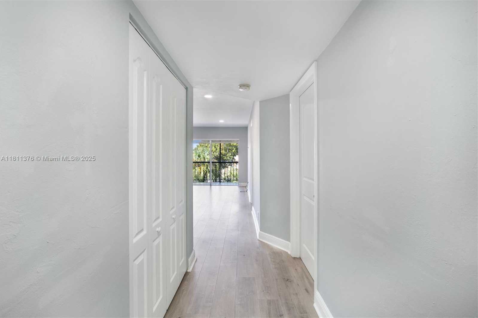 Small Image of 13707 KENDALE LAKES CIR #311, Miami Number 3