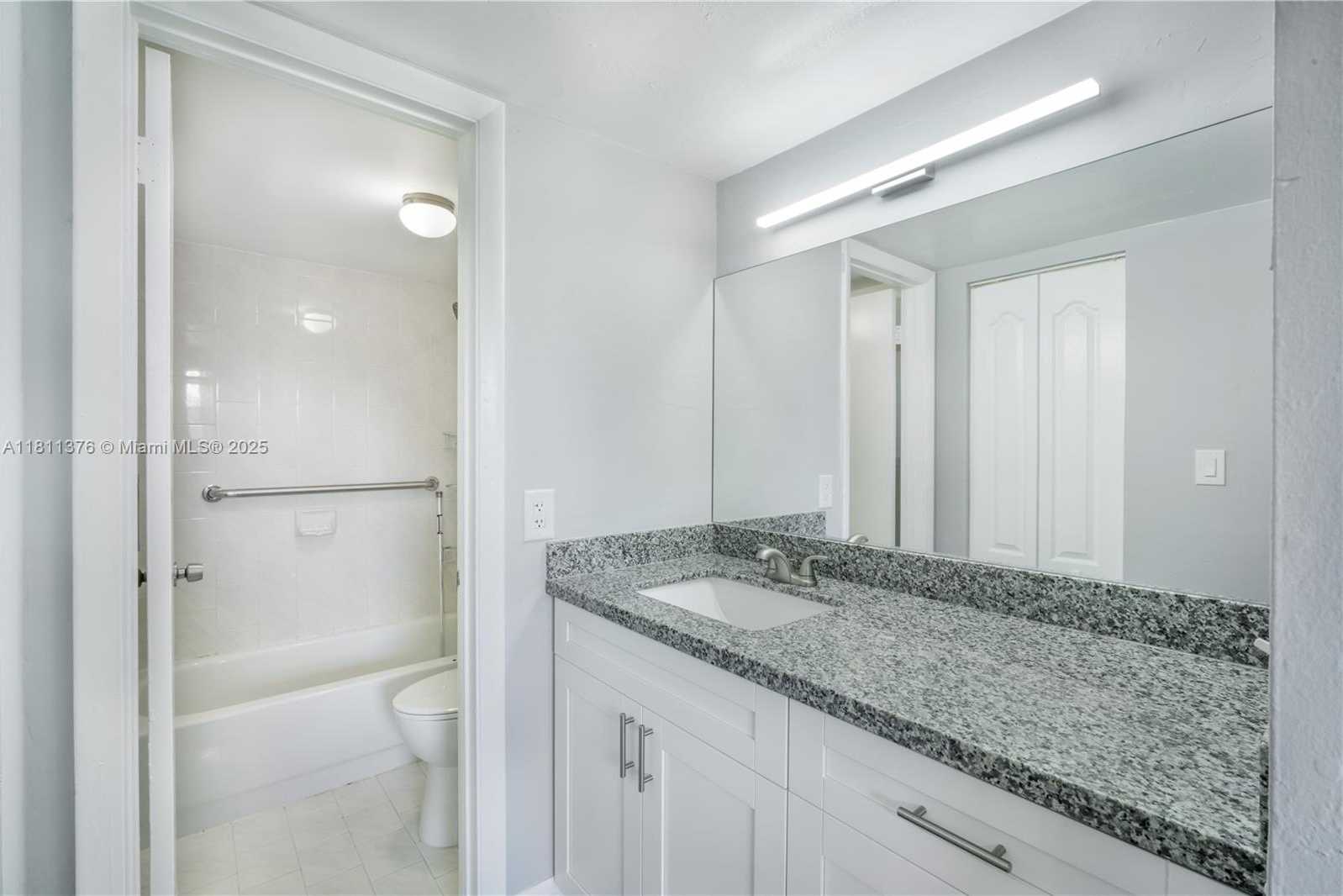Small Image of 13707 KENDALE LAKES CIR #311, Miami Number 9