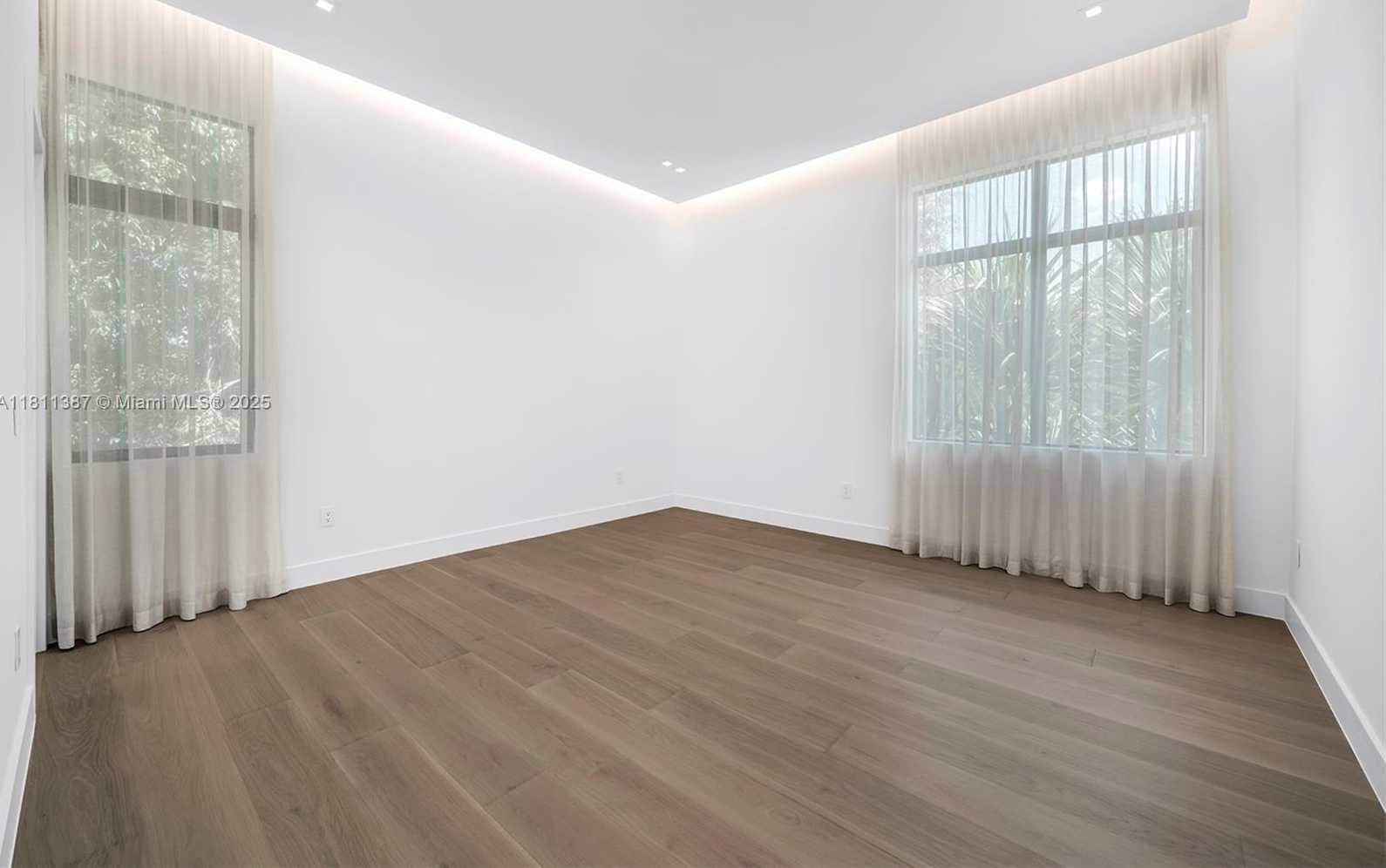 Small Image of 12500 SOUTH WEST 64 AVE, Pinecrest Number 31