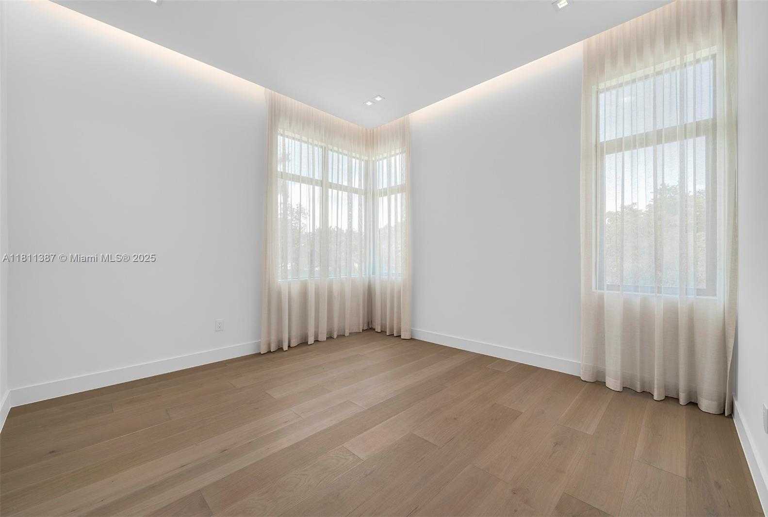 Small Image of 12500 SOUTH WEST 64 AVE, Pinecrest Number 33