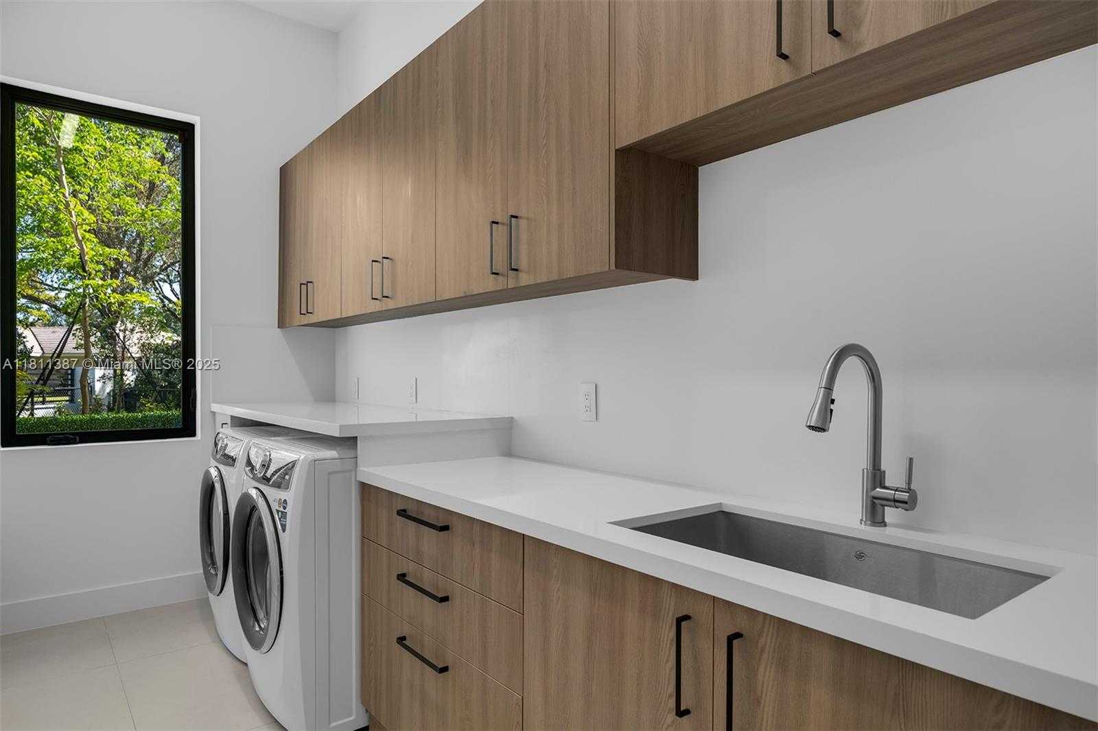 Small Image of 12500 SOUTH WEST 64 AVE, Pinecrest Number 35