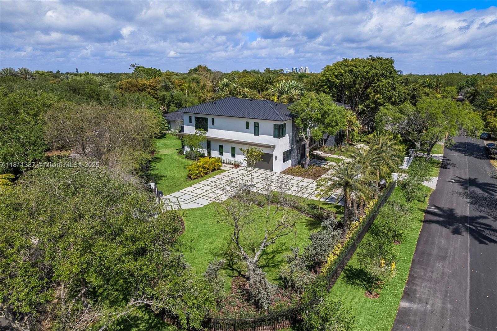 Small Image of 12500 SOUTH WEST 64 AVE, Pinecrest Number 48