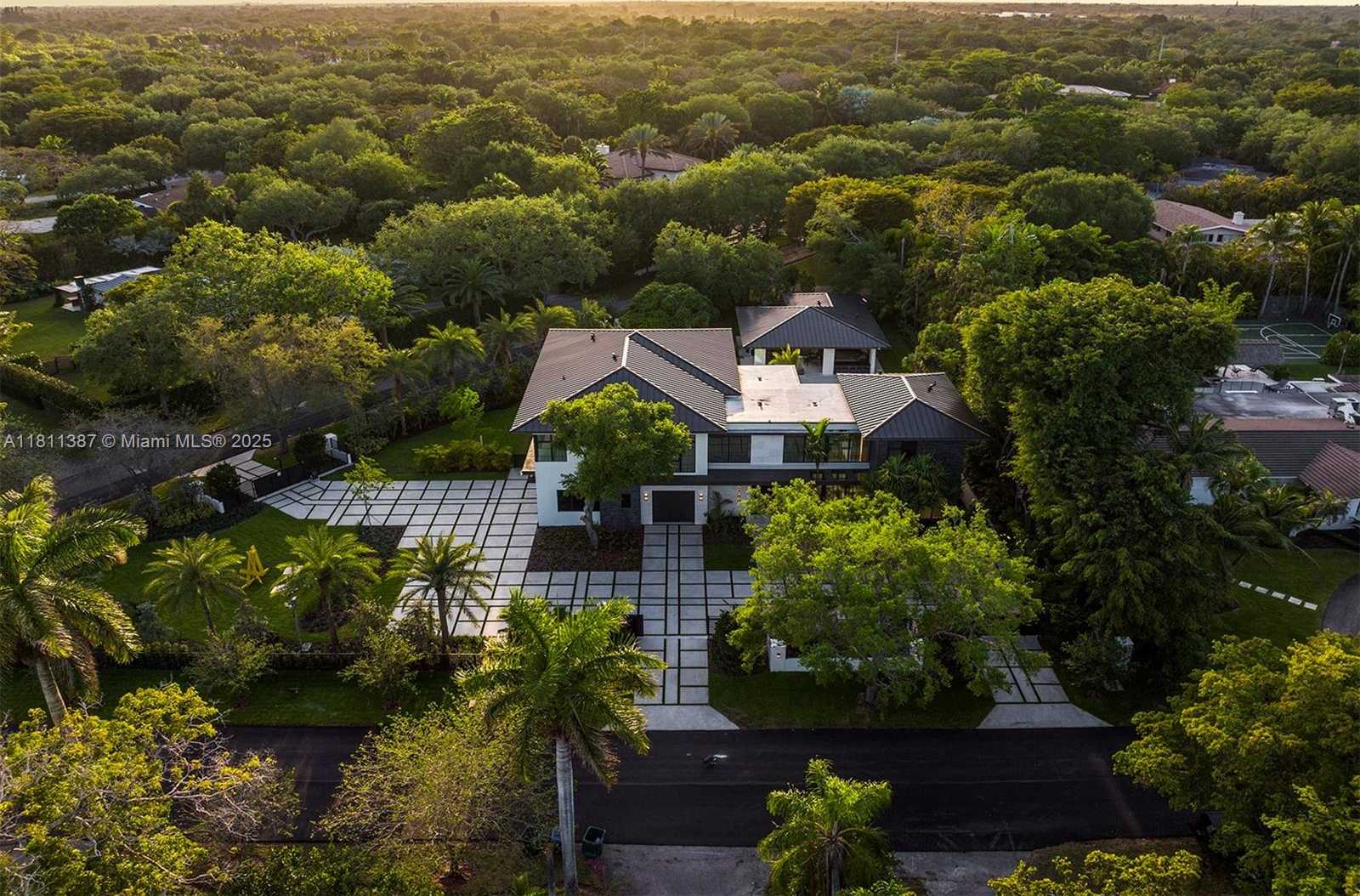 Small Image of 12500 SOUTH WEST 64 AVE, Pinecrest Number 56