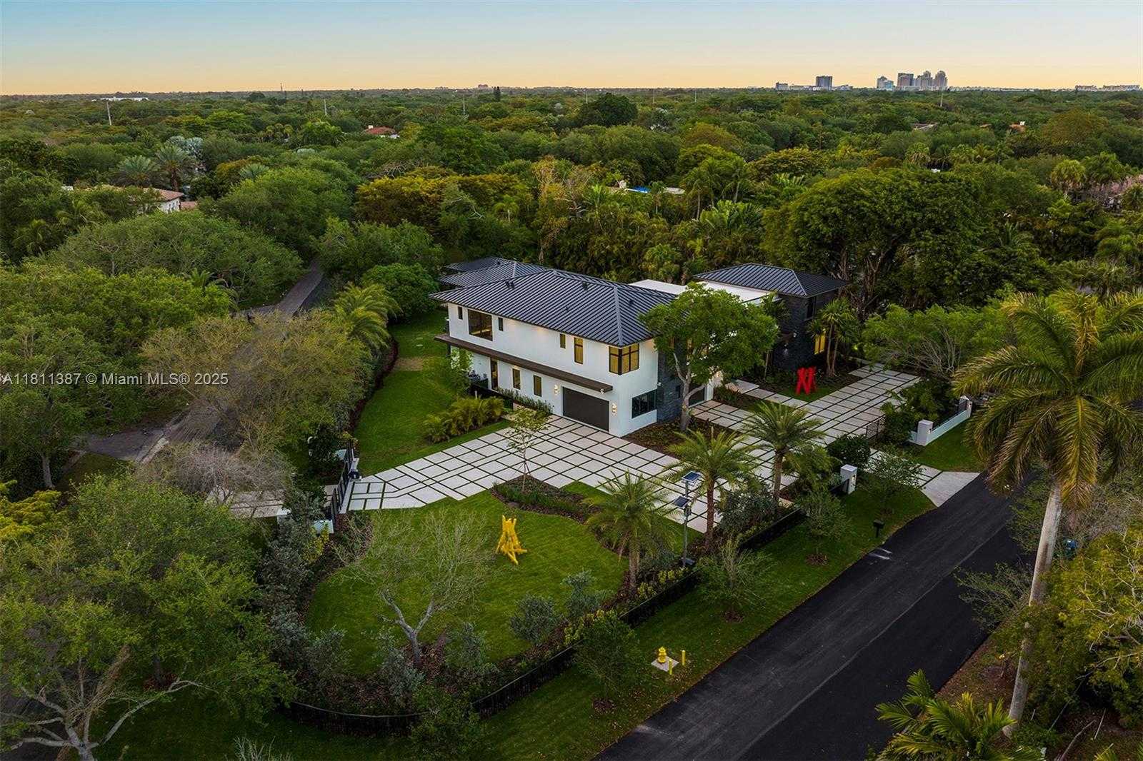Small Image of 12500 SOUTH WEST 64 AVE, Pinecrest Number 57