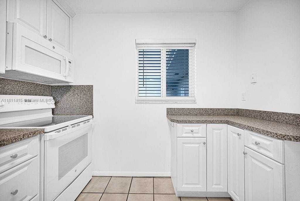 Small Image of 7740 CAMINO REAL #G-407, Miami Number 16