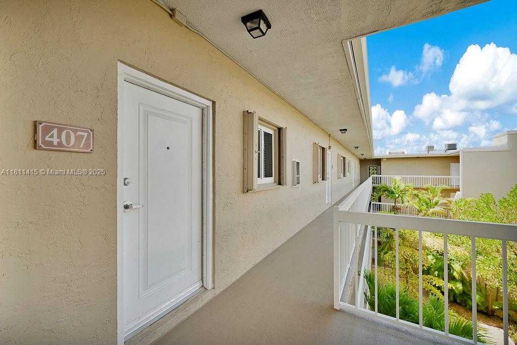Small Image of 7740 CAMINO REAL #G-407, Miami Number 6