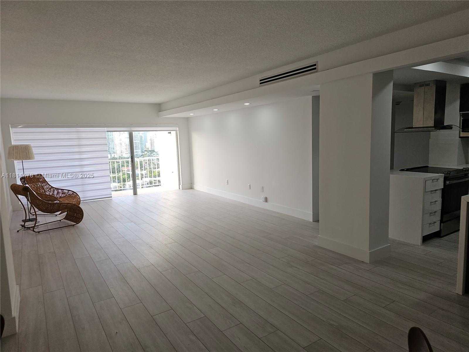 Small Image of 500 BAYVIEW DR #1723, Sunny Isles Beach Number 10