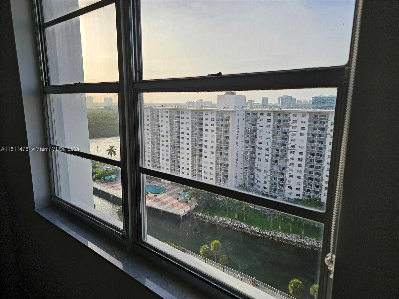 Small Image of 500 BAYVIEW DR #1723, Sunny Isles Beach Number 17