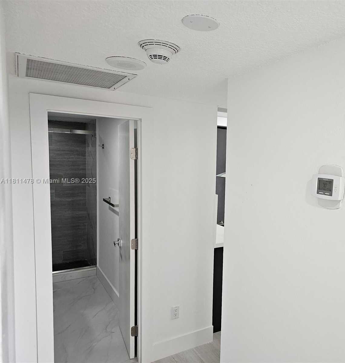 Small Image of 500 BAYVIEW DR #1723, Sunny Isles Beach Number 18