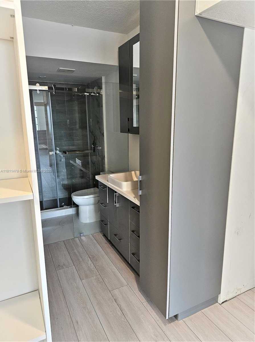 Small Image of 500 BAYVIEW DR #1723, Sunny Isles Beach Number 22
