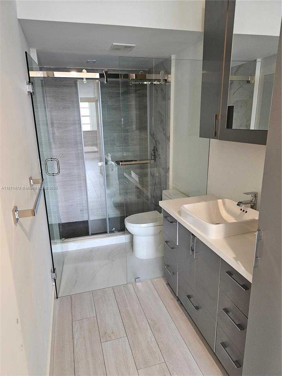 Small Image of 500 BAYVIEW DR #1723, Sunny Isles Beach Number 23