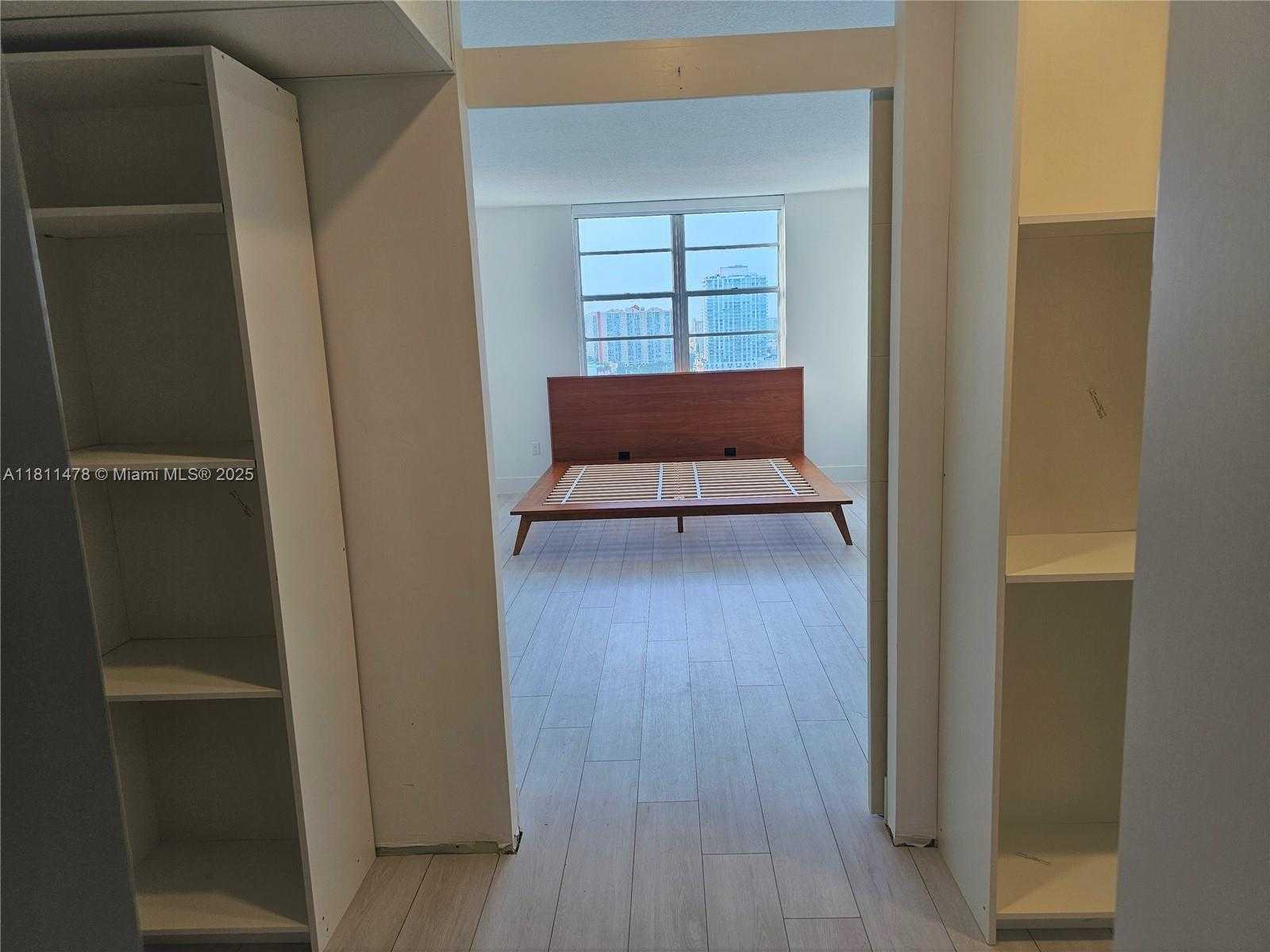 Small Image of 500 BAYVIEW DR #1723, Sunny Isles Beach Number 24