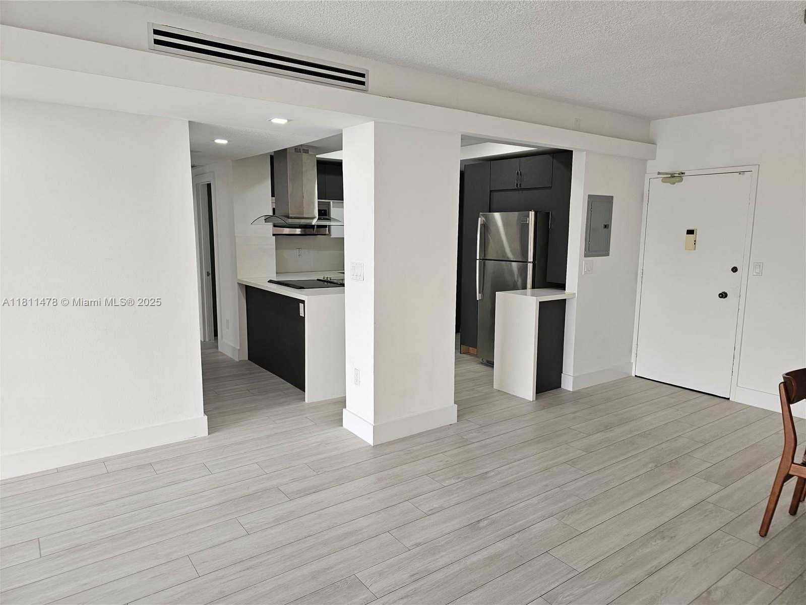 Small Image of 500 BAYVIEW DR #1723, Sunny Isles Beach Number 3