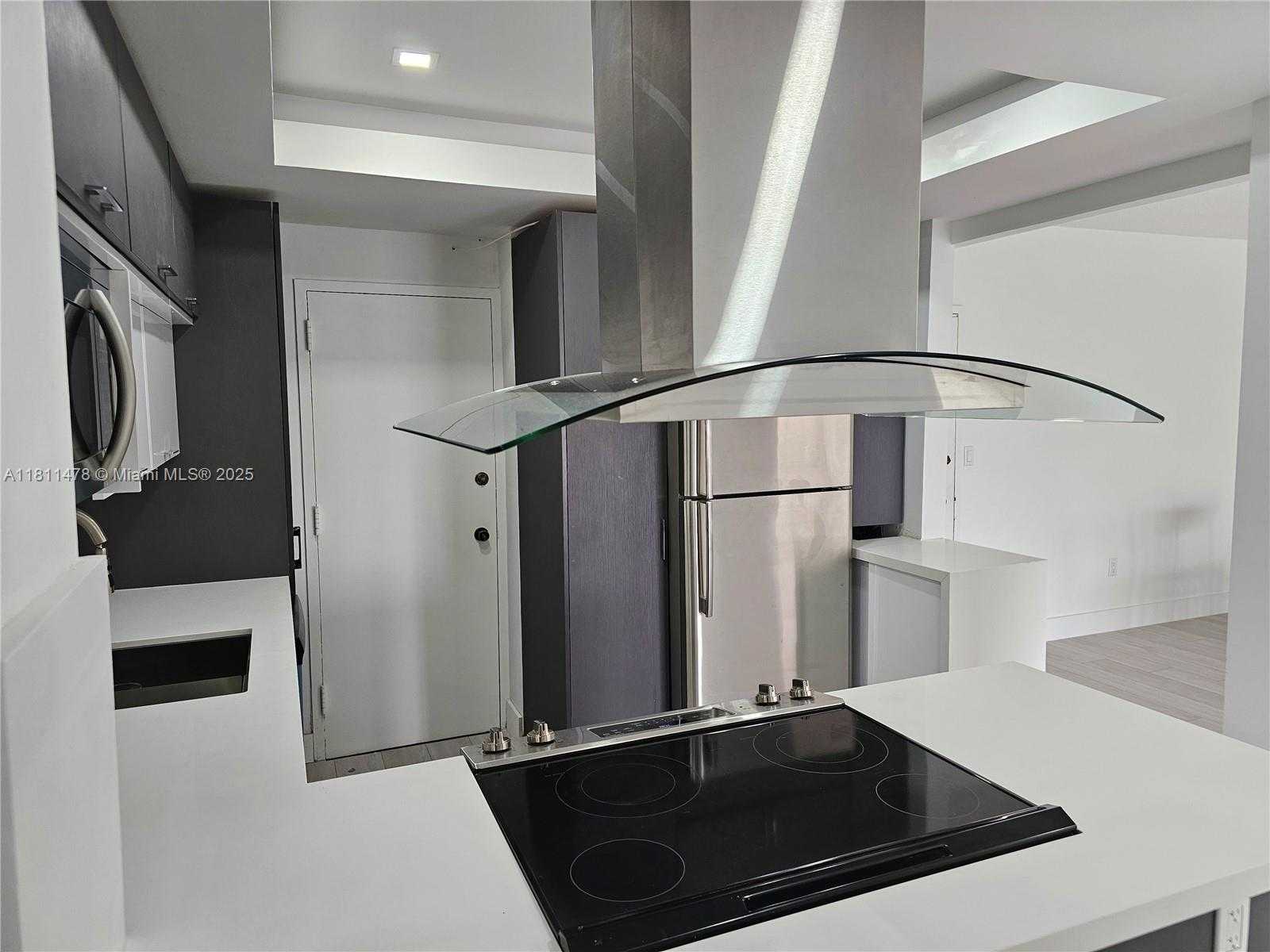 Small Image of 500 BAYVIEW DR #1723, Sunny Isles Beach Number 5