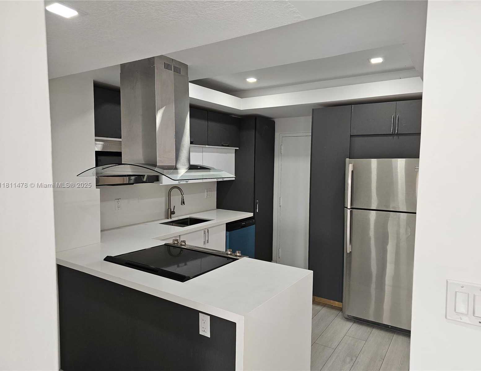 Small Image of 500 BAYVIEW DR #1723, Sunny Isles Beach Number 7