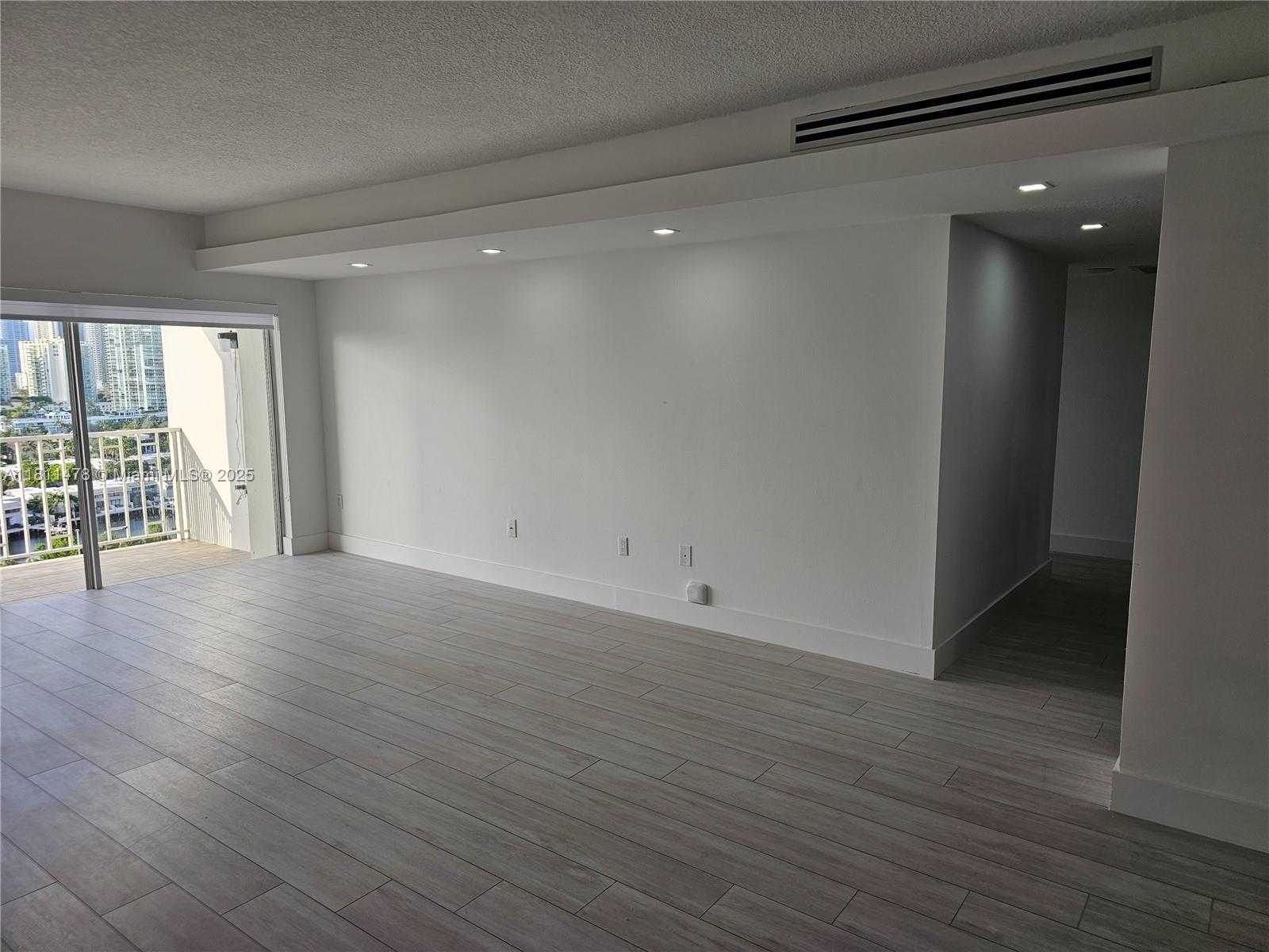 Small Image of 500 BAYVIEW DR #1723, Sunny Isles Beach Number 9