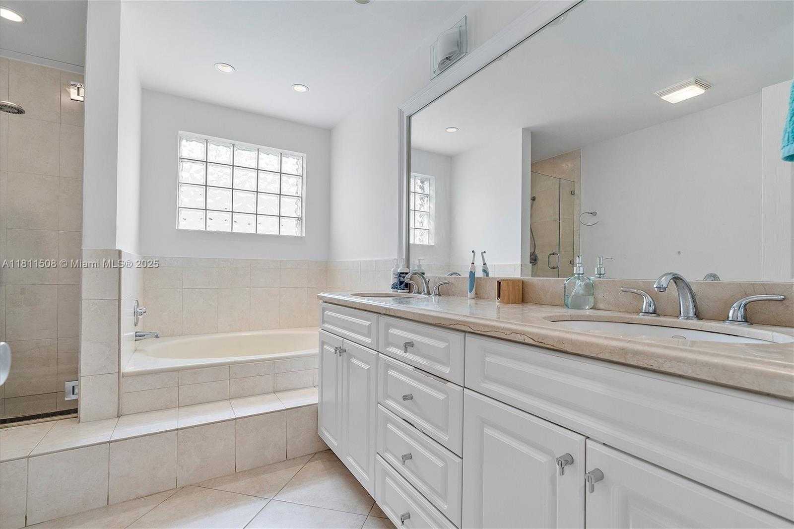 Small Image of 300 POINCIANA DR #702, Sunny Isles Beach Number 18