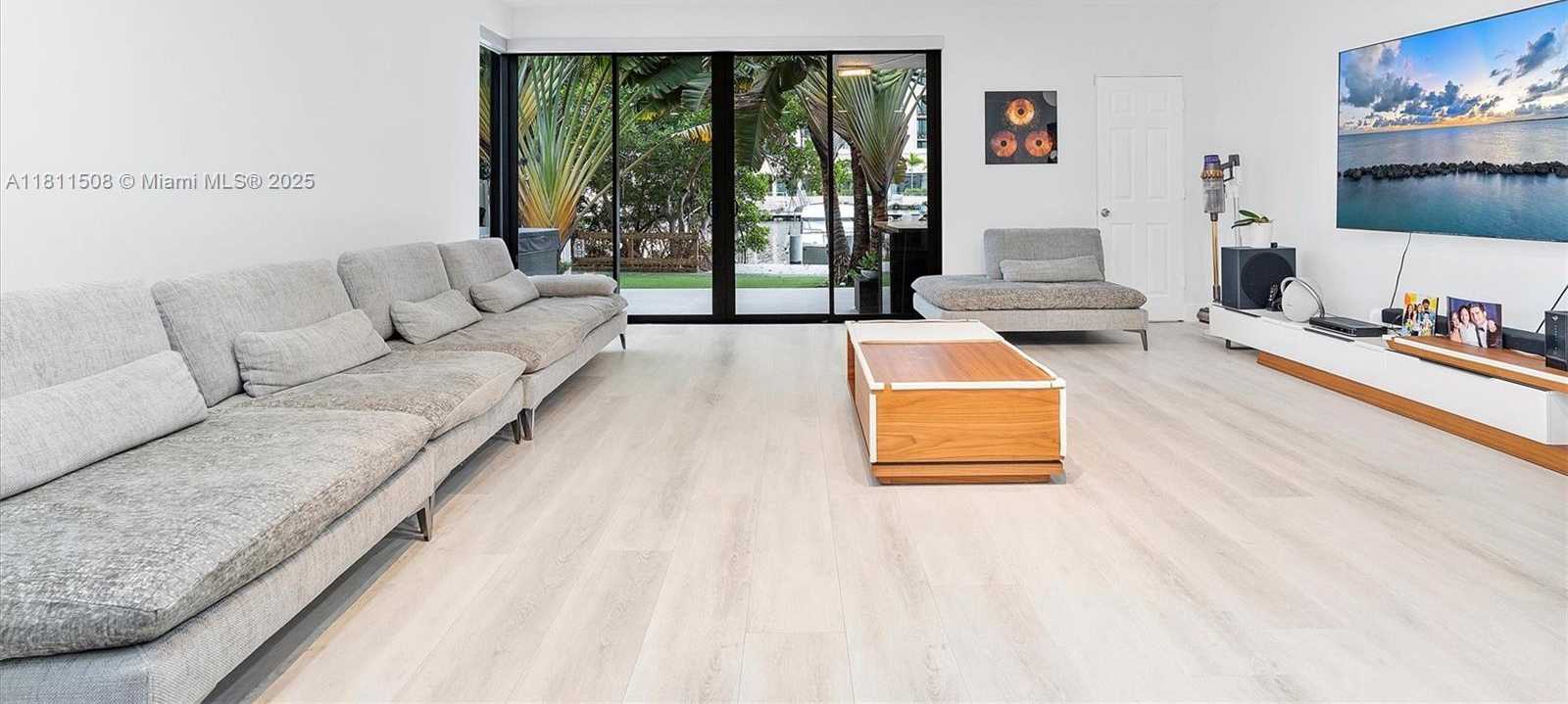 Small Image of 300 POINCIANA DR #702, Sunny Isles Beach Number 6