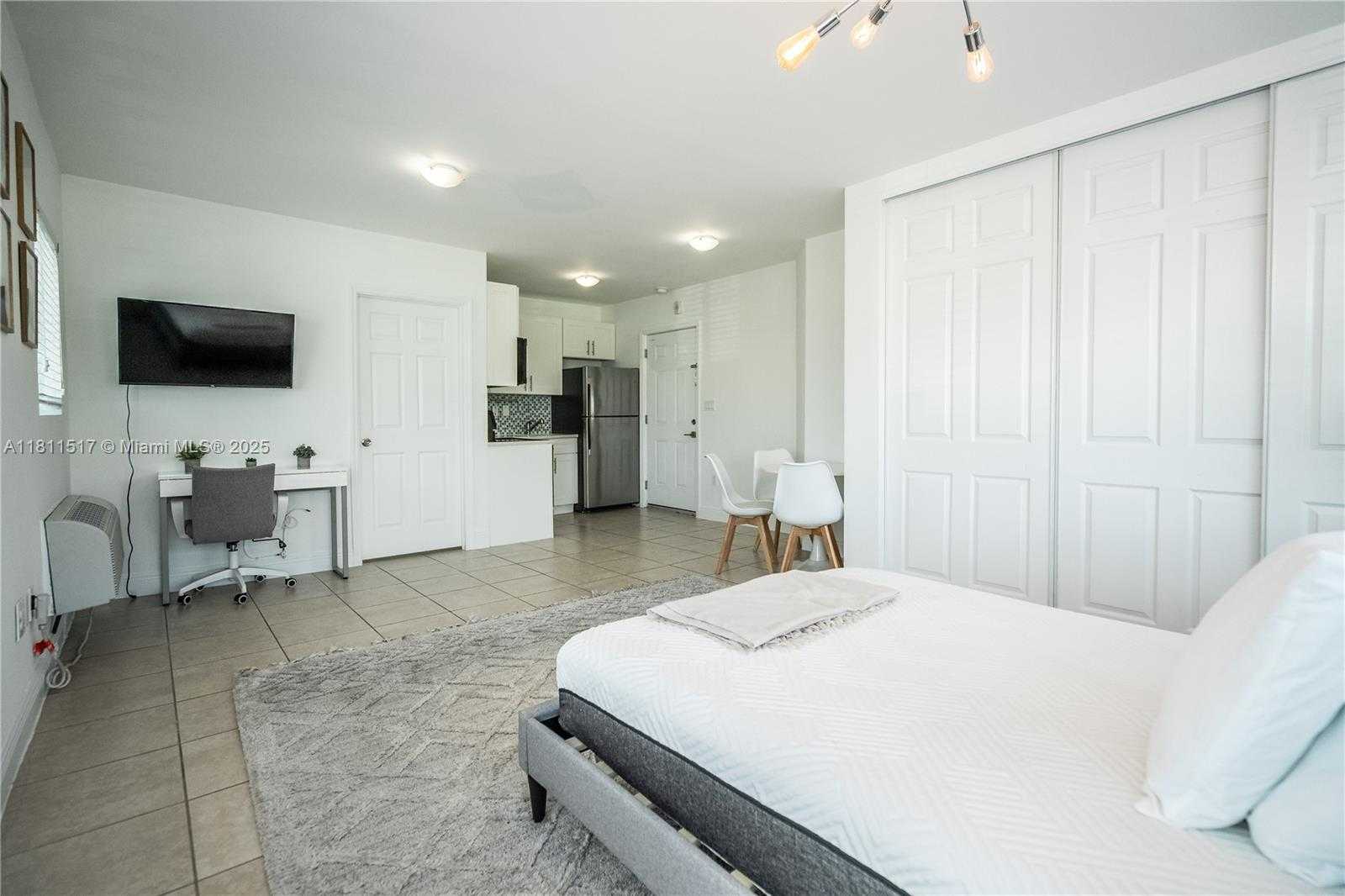 Small Image of 6971 CARLYLE AVE #101, Miami Beach Number 4