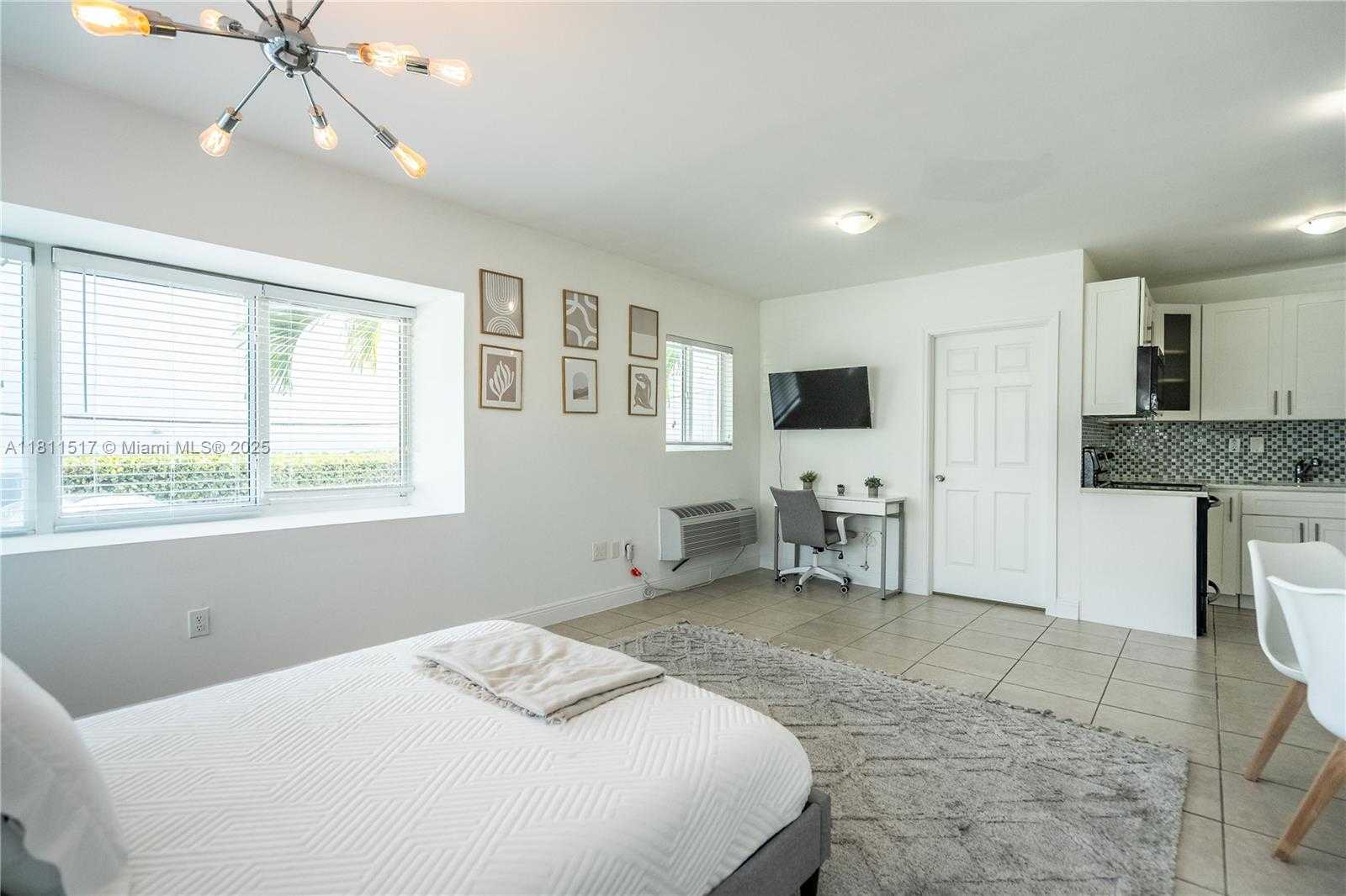 Small Image of 6971 CARLYLE AVE #101, Miami Beach Number 5