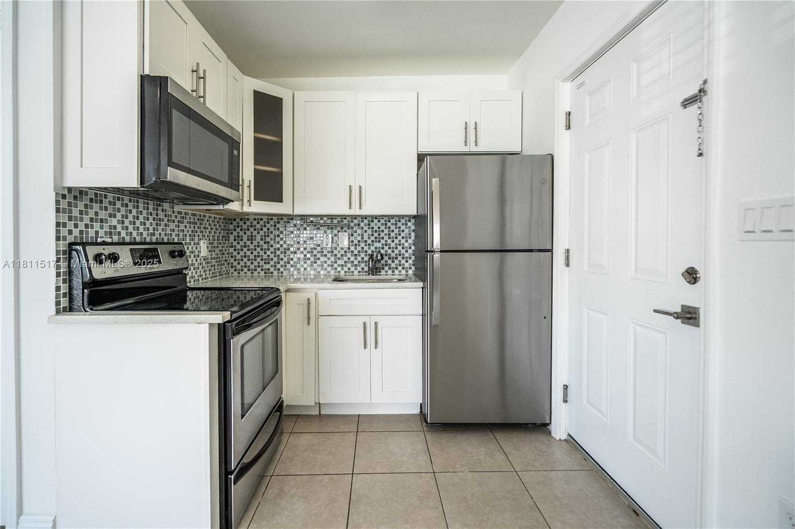 Small Image of 6971 CARLYLE AVE #101, Miami Beach Number 6