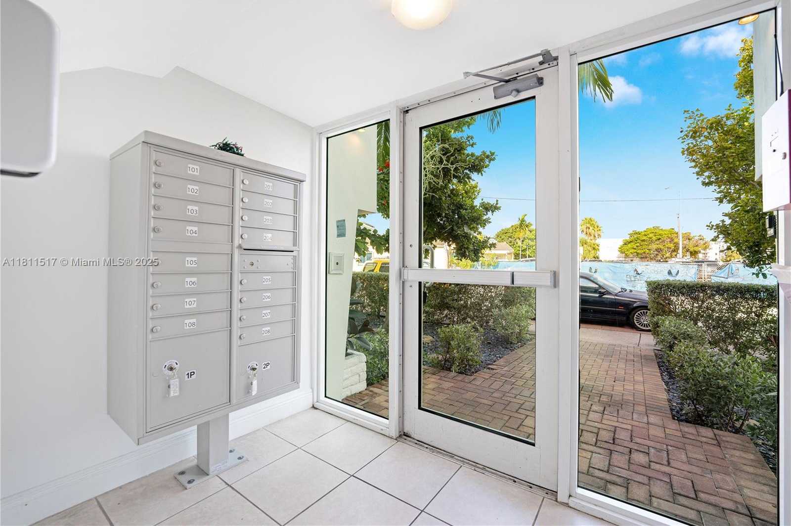 Small Image of 6971 CARLYLE AVE #101, Miami Beach Number 9