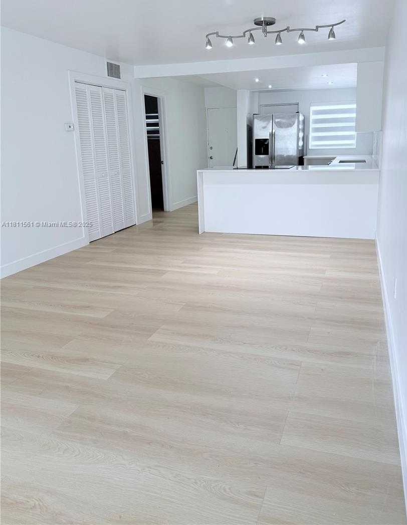 Small Image of 1331 LINCOLN RD #502, Miami Beach Number 3