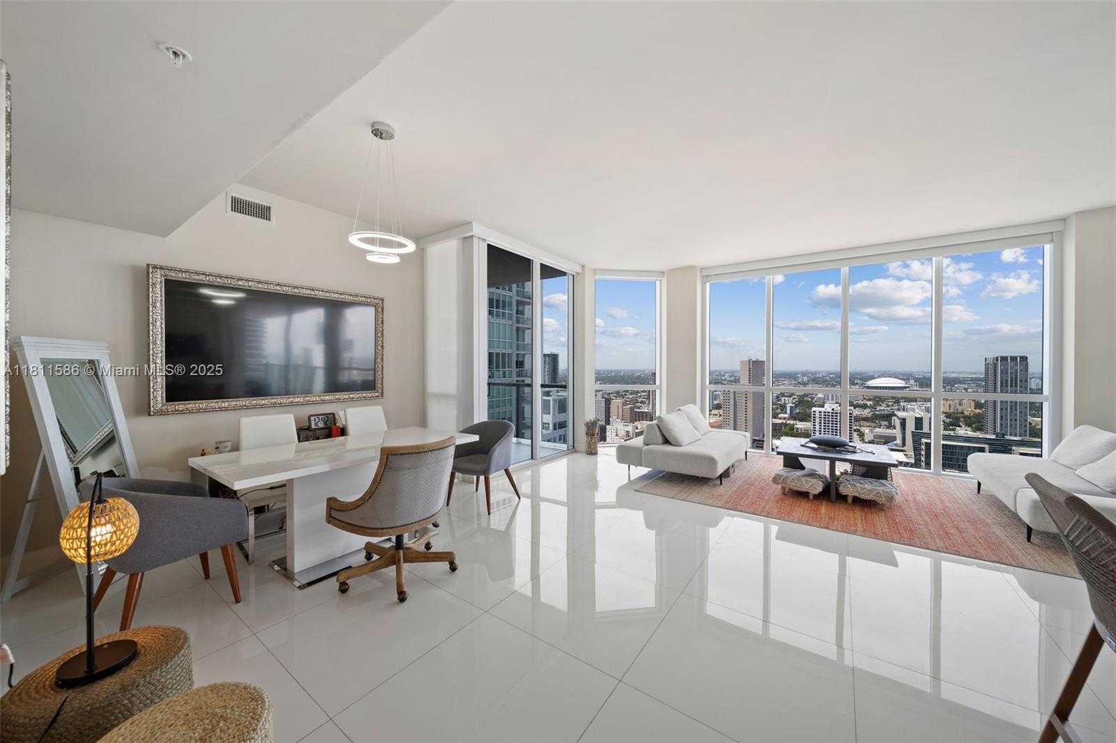 Small Image of 244 BISCAYNE BLVD #4608, Miami Number 12