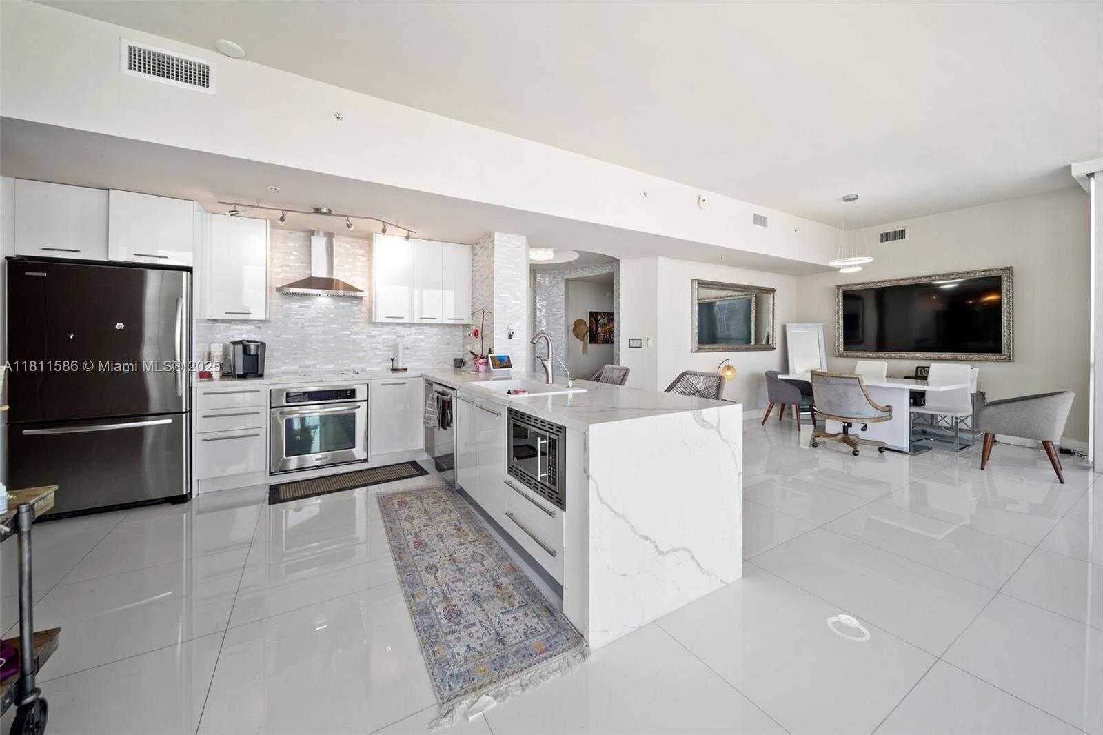 Small Image of 244 BISCAYNE BLVD #4608, Miami Number 16
