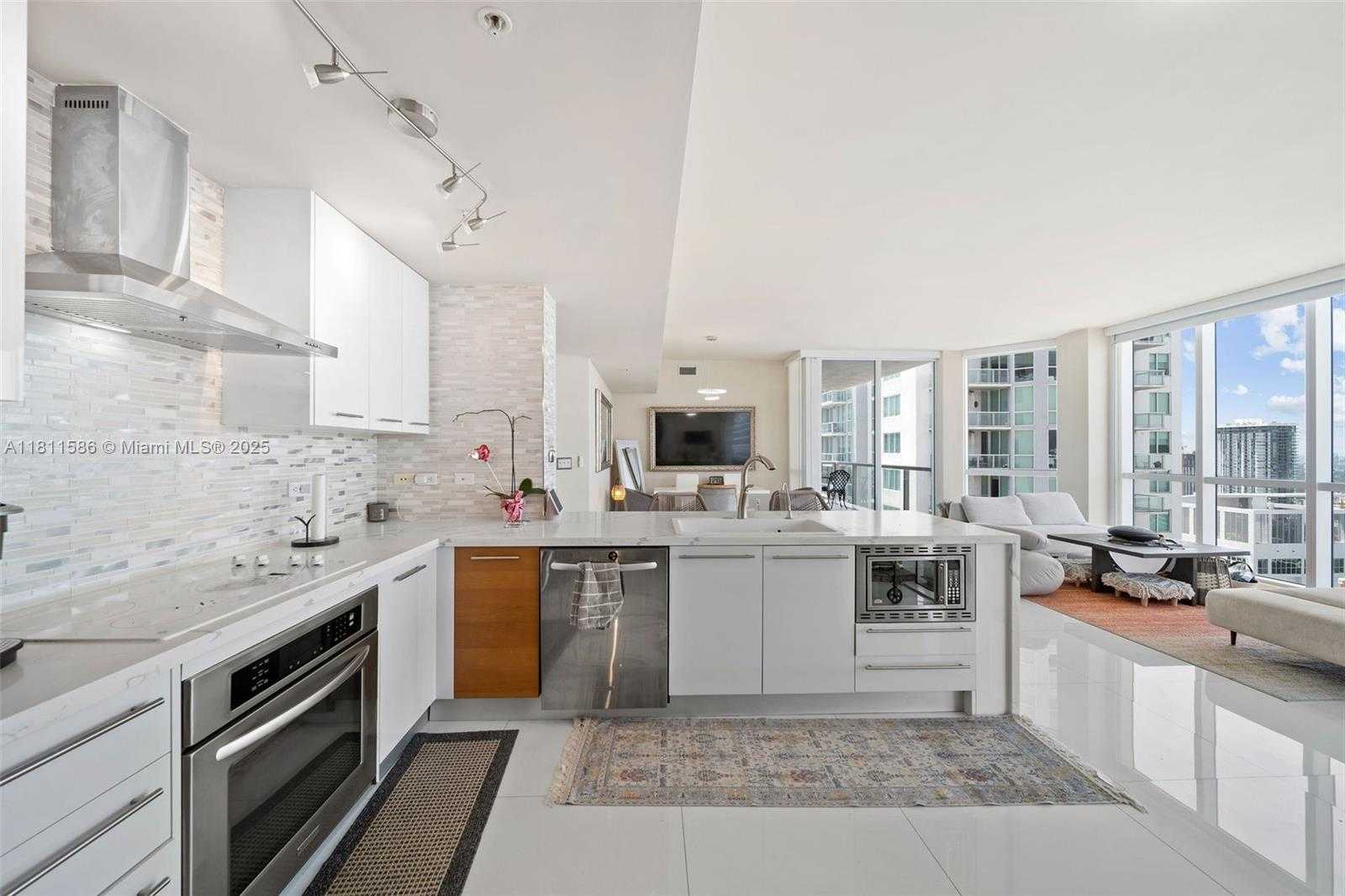 Small Image of 244 BISCAYNE BLVD #4608, Miami Number 17