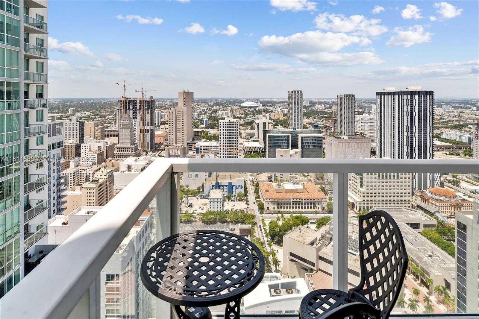 Small Image of 244 BISCAYNE BLVD #4608, Miami Number 5