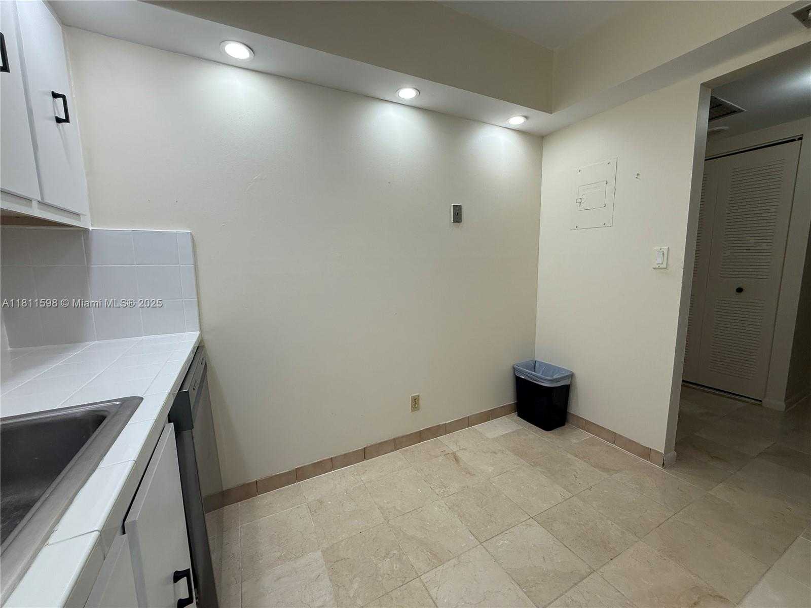 Small Image of 600 THREE ISLANDS BLVD #101, Hallandale Beach Number 11