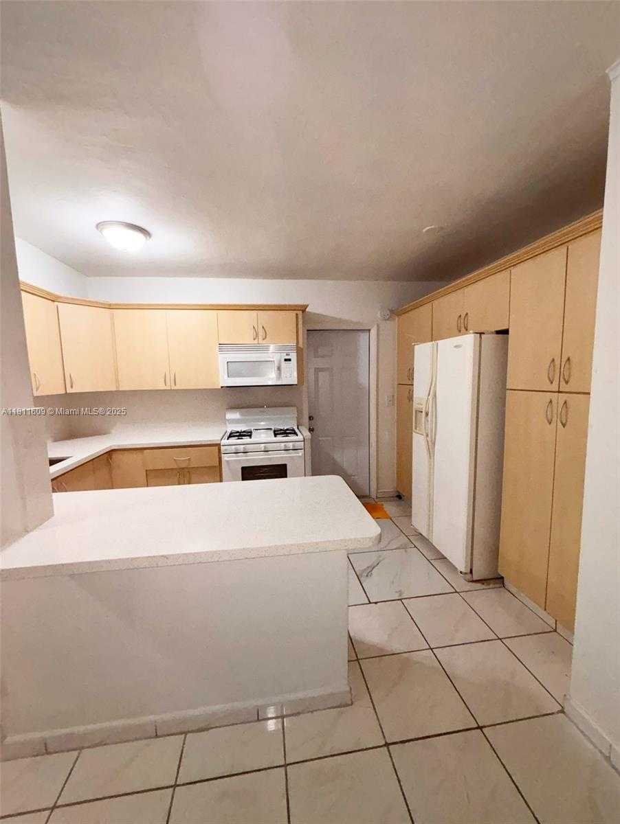 Small Image of 2101 CALAIS DR #10, Miami Beach Number 10
