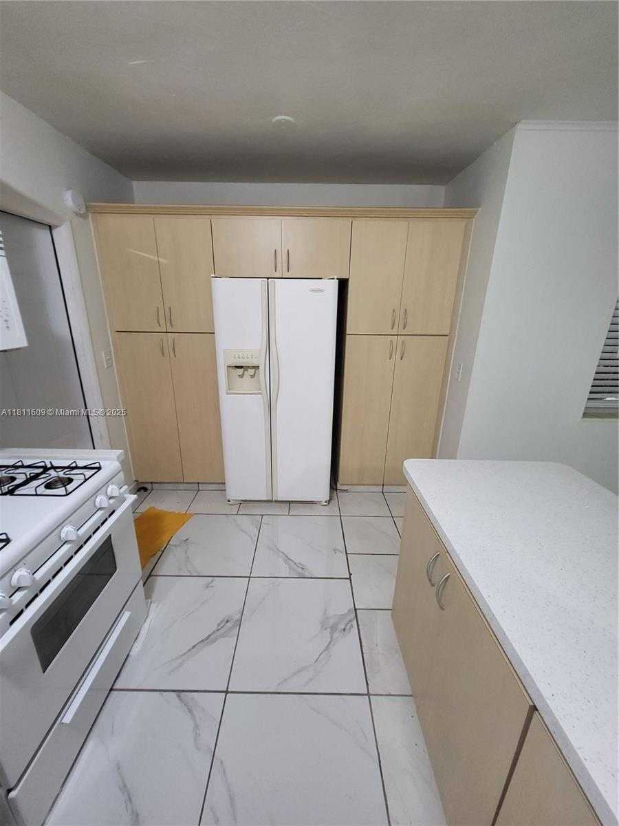 Small Image of 2101 CALAIS DR #10, Miami Beach Number 11