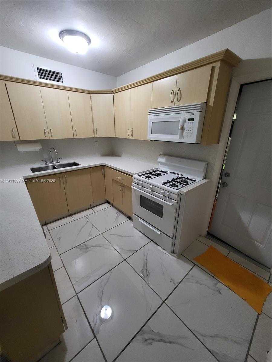 Small Image of 2101 CALAIS DR #10, Miami Beach Number 12