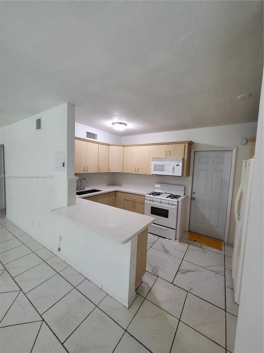 Small Image of 2101 CALAIS DR #10, Miami Beach Number 14