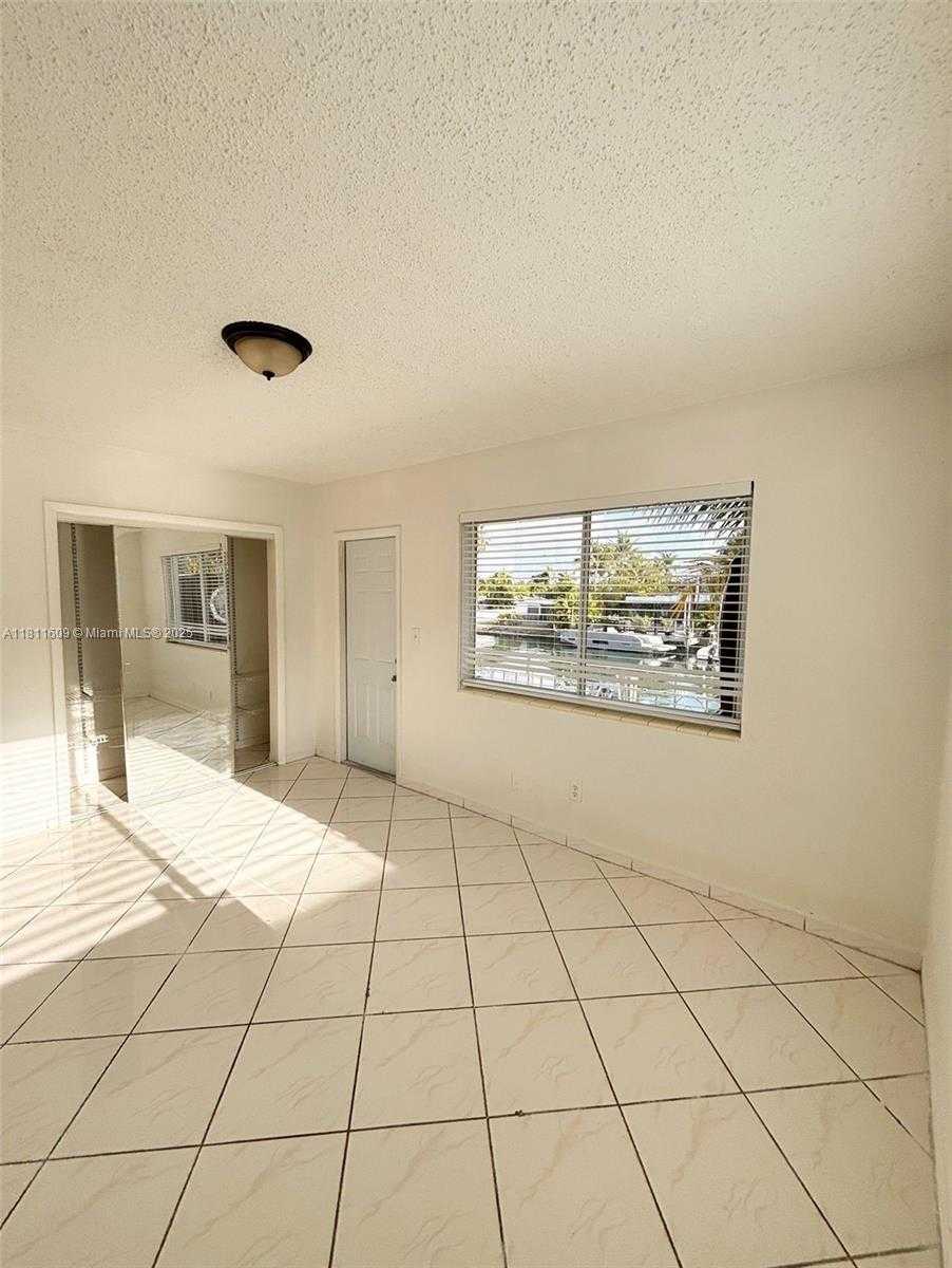 Small Image of 2101 CALAIS DR #10, Miami Beach Number 4