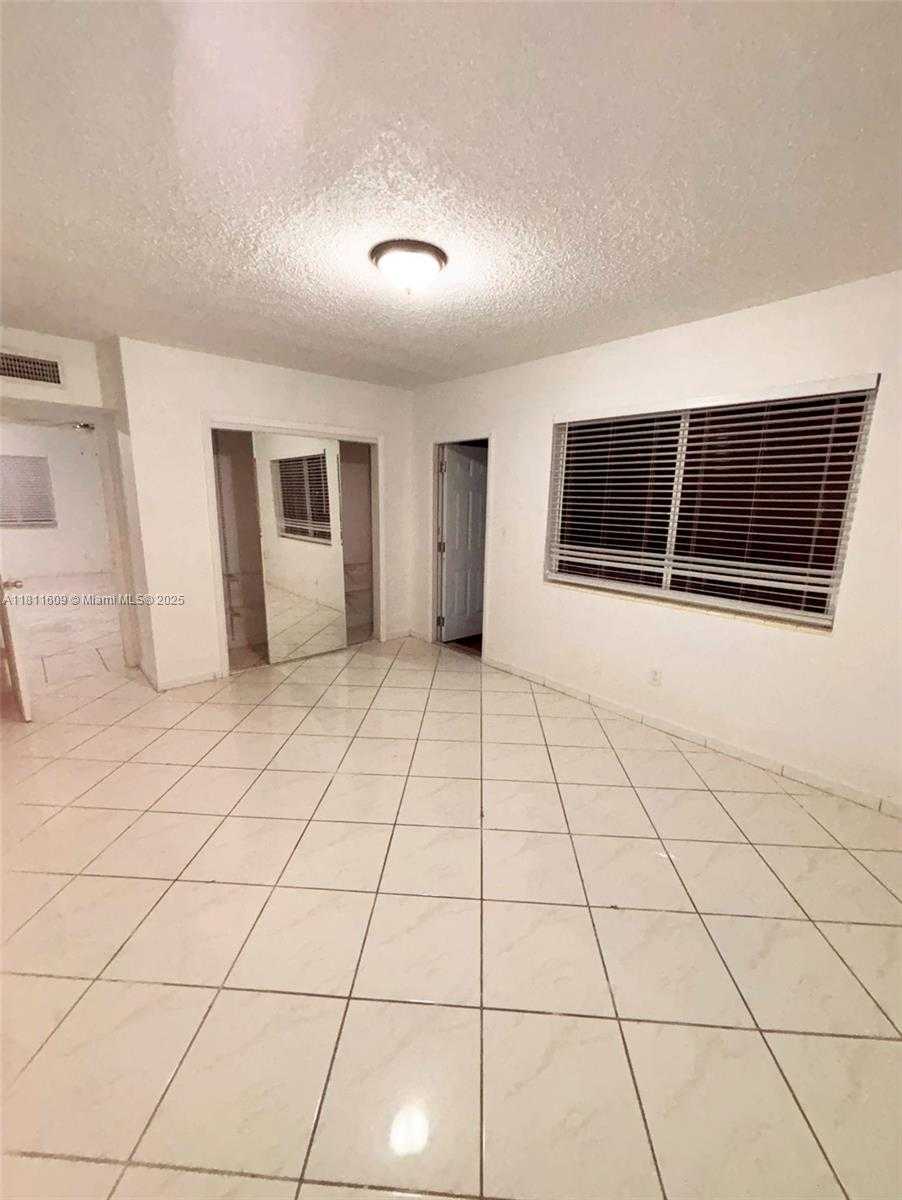 Small Image of 2101 CALAIS DR #10, Miami Beach Number 5