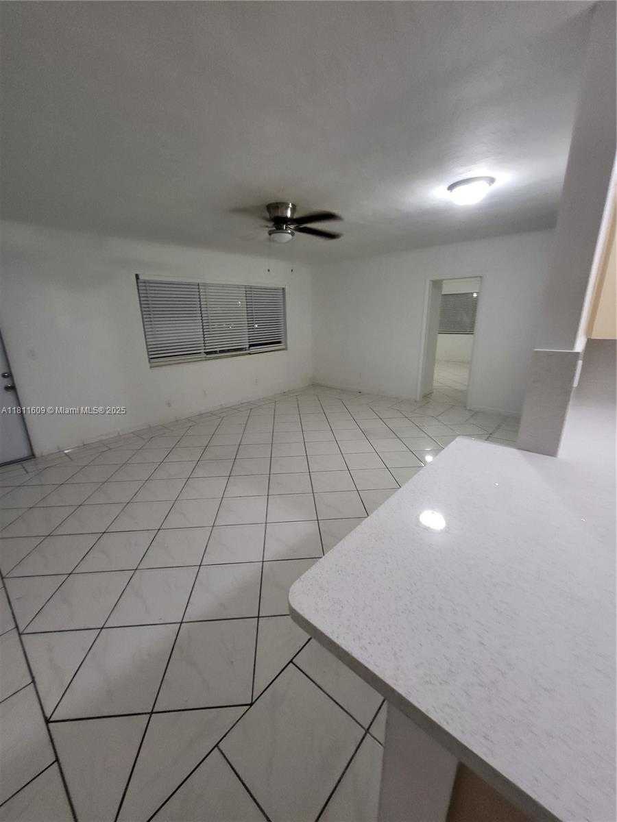 Small Image of 2101 CALAIS DR #10, Miami Beach Number 6