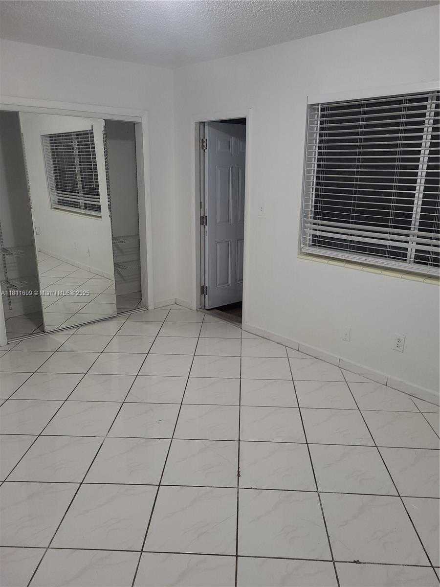 Small Image of 2101 CALAIS DR #10, Miami Beach Number 8