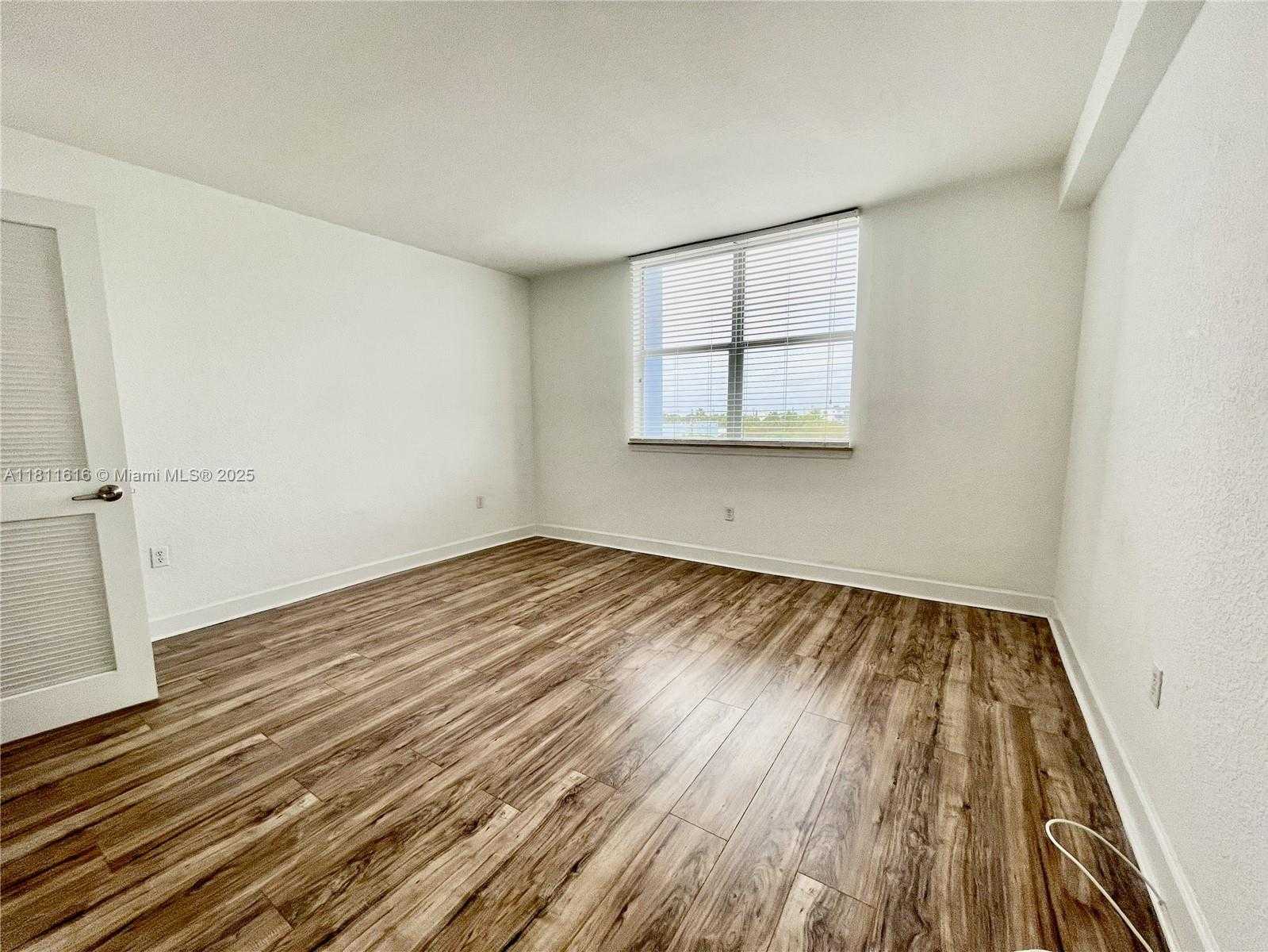 Small Image of 401 69TH ST #405, Miami Beach Number 13