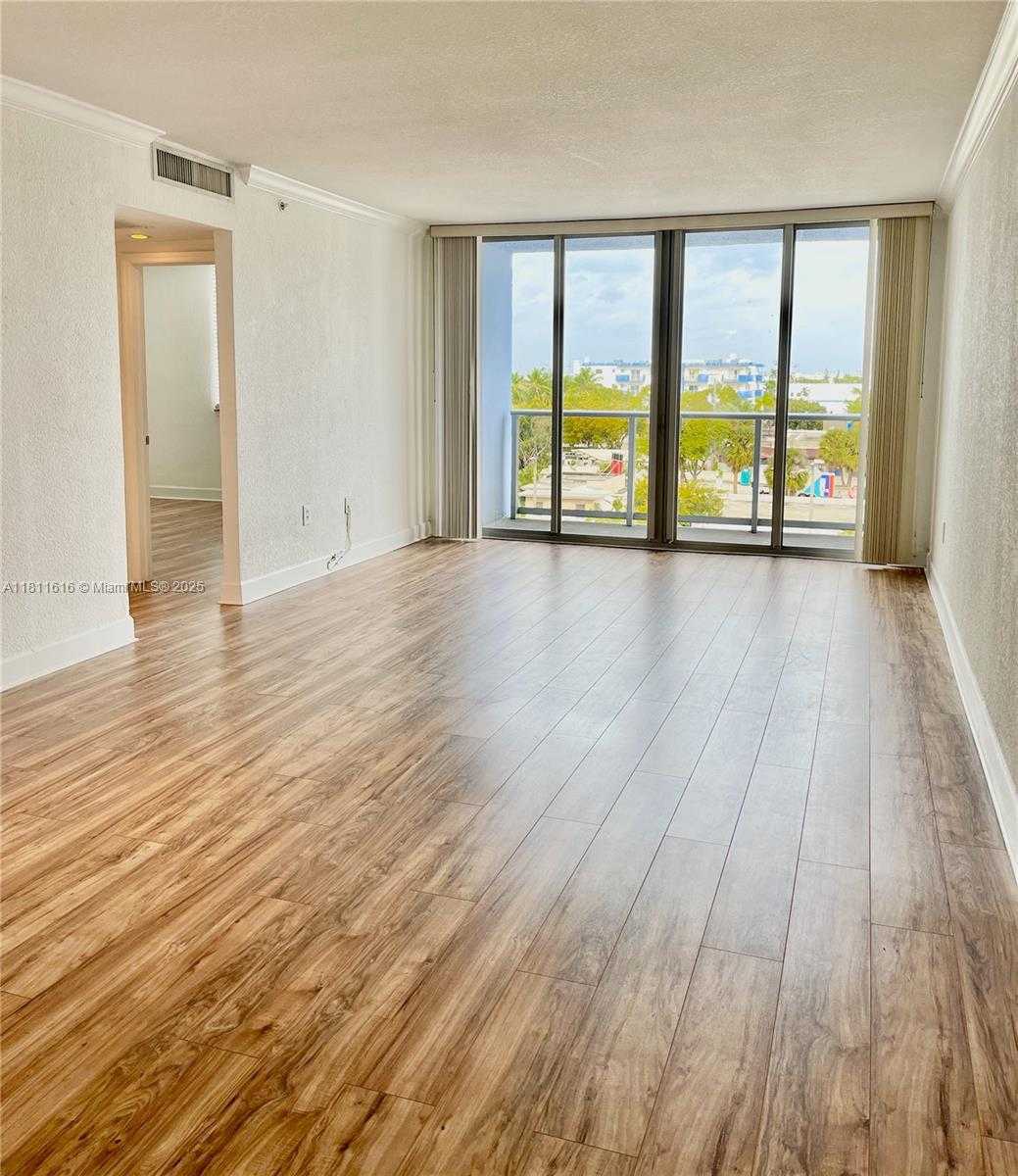 Small Image of 401 69TH ST #405, Miami Beach Number 4