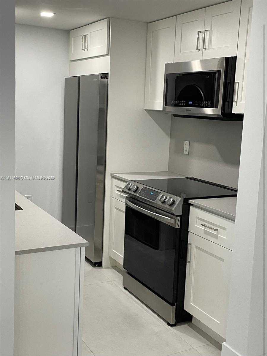 Small Image of 10275 COLLINS AVE #208, Bal Harbour Number 6