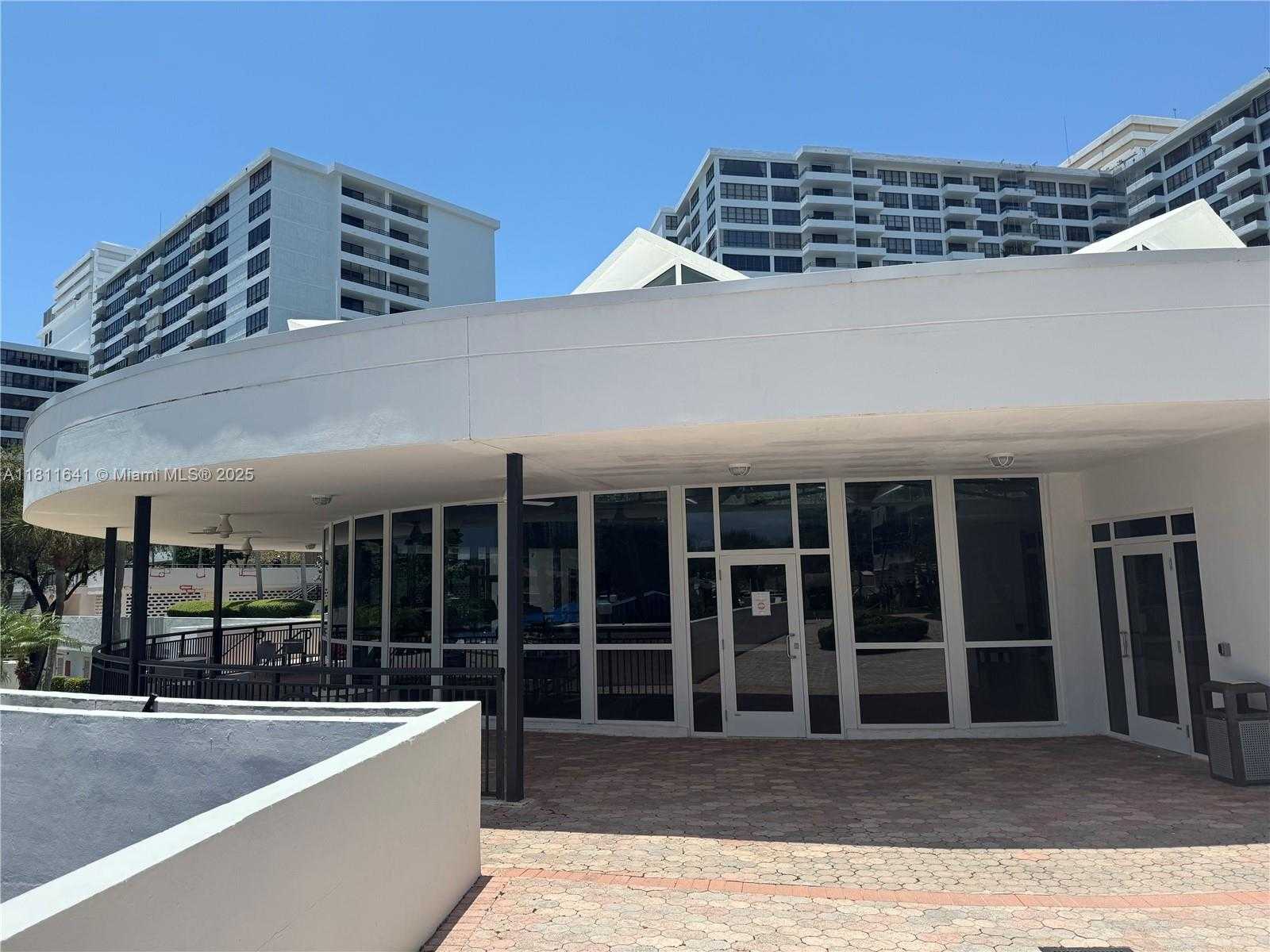 Small Image of 2500 PARKVIEW DR #1109, Hallandale Beach Number 8