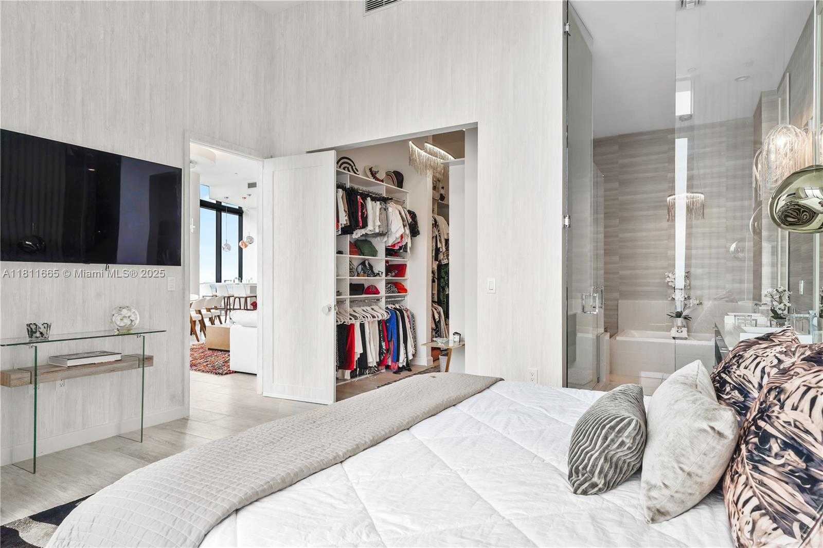 Small Image of 45 SOUTH WEST 9TH ST #4903, Miami Number 10