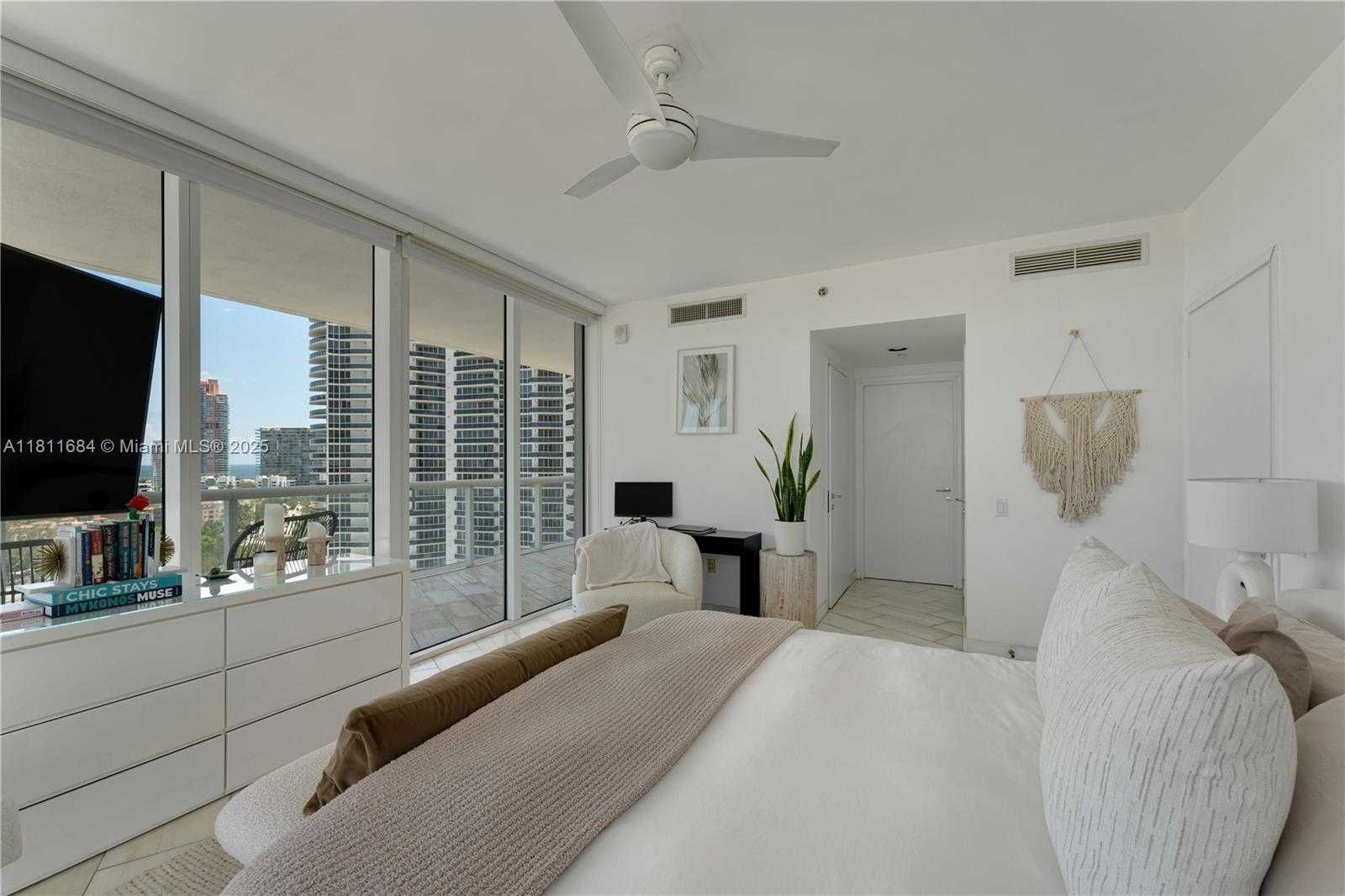Small Image of 450 ALTON RD #1510, Miami Beach Number 11