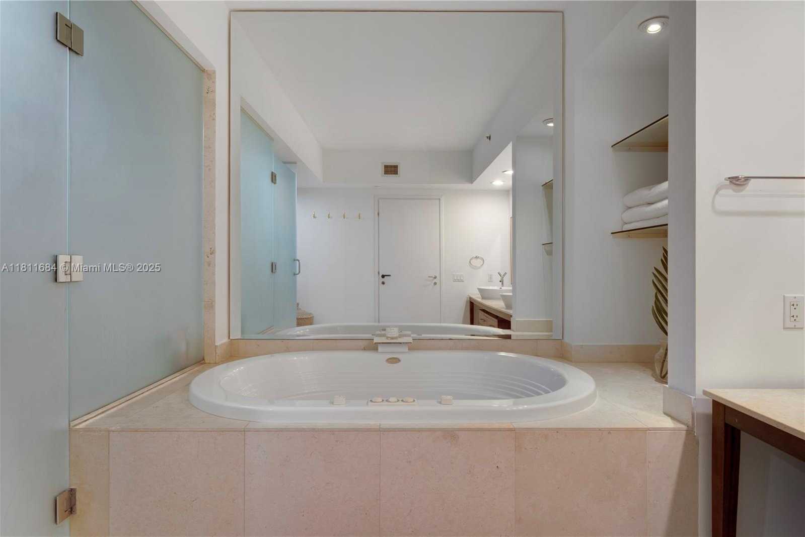 Small Image of 450 ALTON RD #1510, Miami Beach Number 14